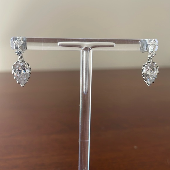 Jewelry - SWAROVSKI Crystal Clear Drop Earring. Rhodium silver plate.